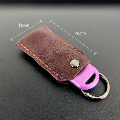 エニタイムフィットネスのジムのキーを収納した鹿革ミニマルチケースの革部分約8cm×5cmのサイズ説明